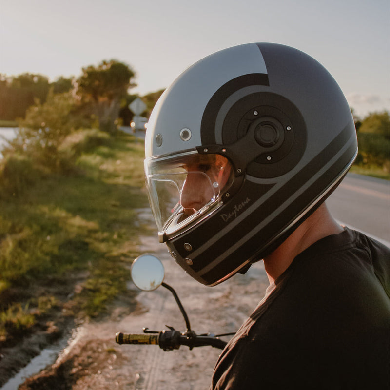 Load image into Gallery viewer, DOT &amp; ECE Approved Daytona Retro Full Face Motorcycle Helmet: Vintage Style for Men, Women, &amp; Youth - W/ Racer
