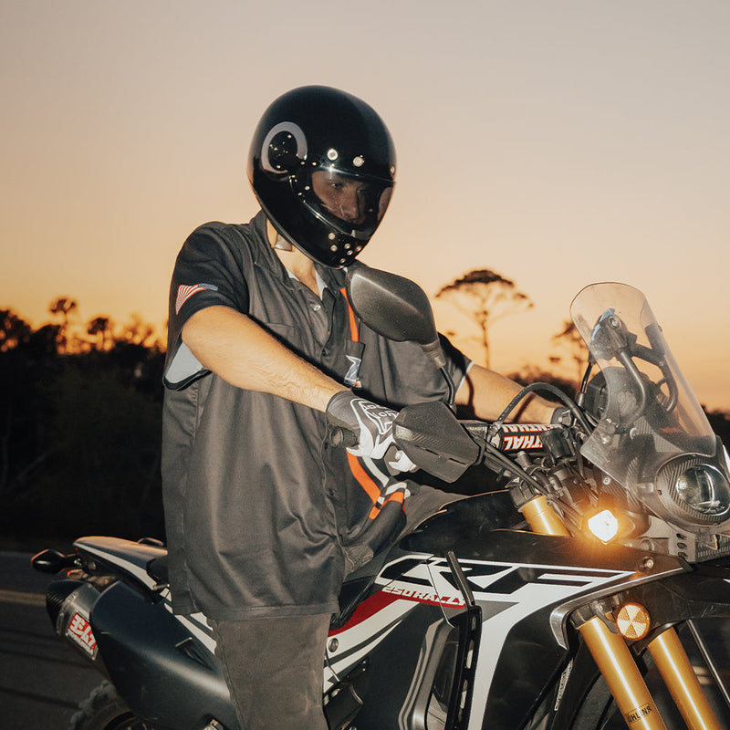 Load image into Gallery viewer, DOT &amp; ECE Approved Daytona Retro Full Face Motorcycle Helmet: Vintage Style for Men, Women, &amp; Youth - Hi-Gloss Black w/ Chrome Accents
