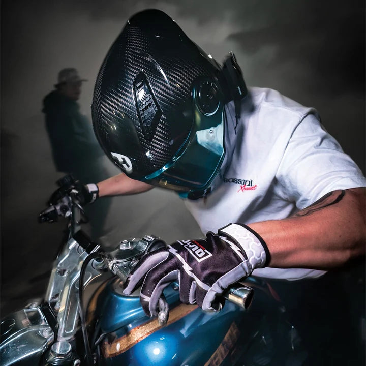 Load image into Gallery viewer, D.O.T. &amp; ECE Daytona C6- Grey Carbon Fiber
